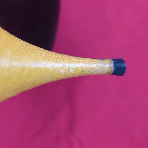 Sasha London Mustard Color Leather Pumps - Picture 9 of 13